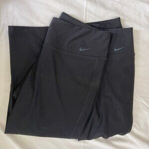 Nike Black Capri Leggings Size Large 2 Pairs